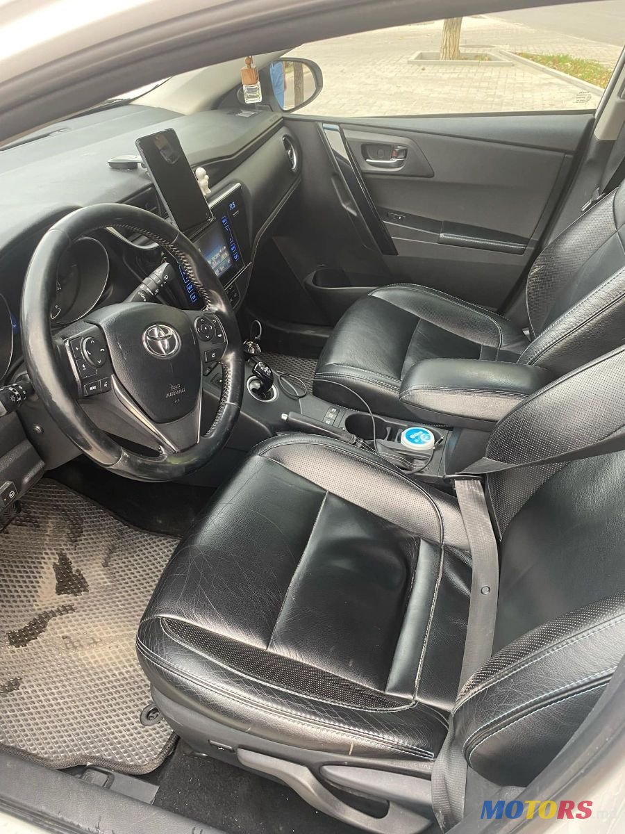 2016' Toyota Auris photo #3