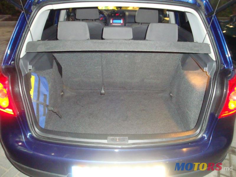 2005' Volkswagen Golf photo #5