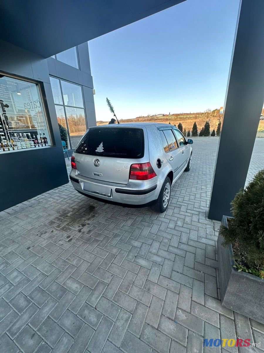2001' Volkswagen Golf photo #6