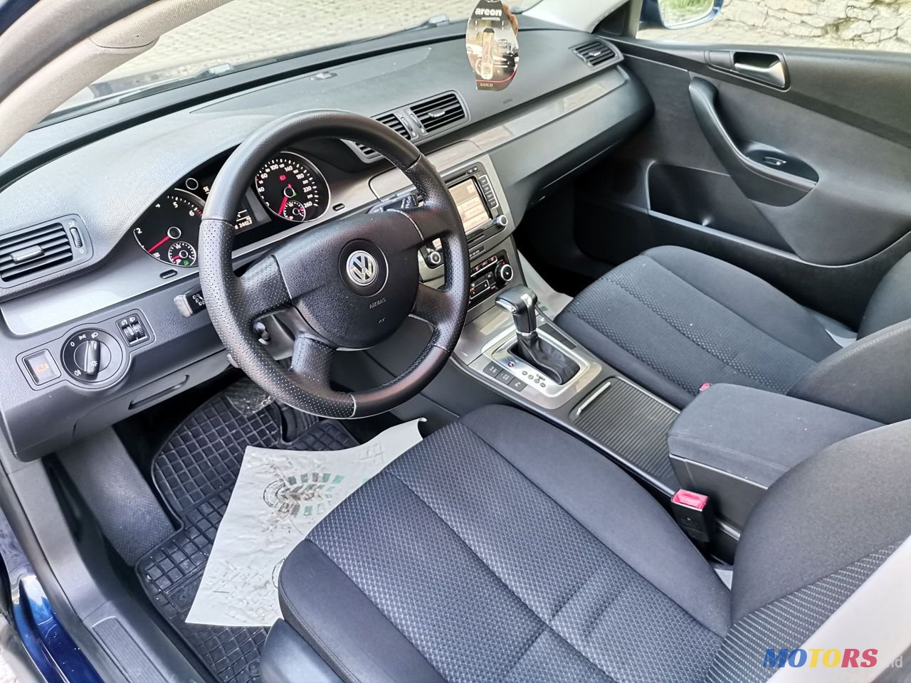 2010' Volkswagen Passat photo #5