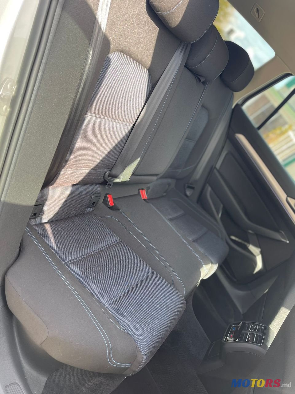 2015' Volkswagen Passat photo #6