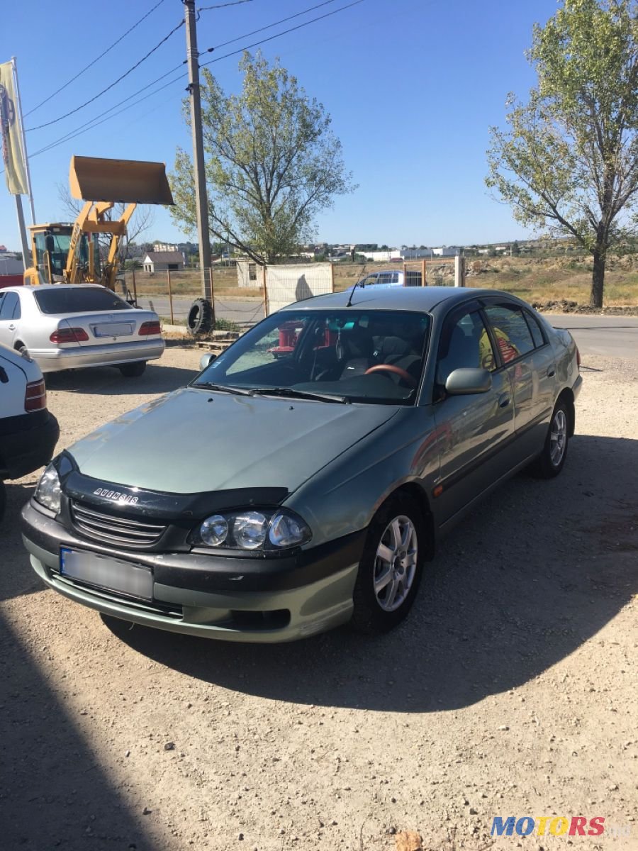 2001' Toyota Avensis photo #1