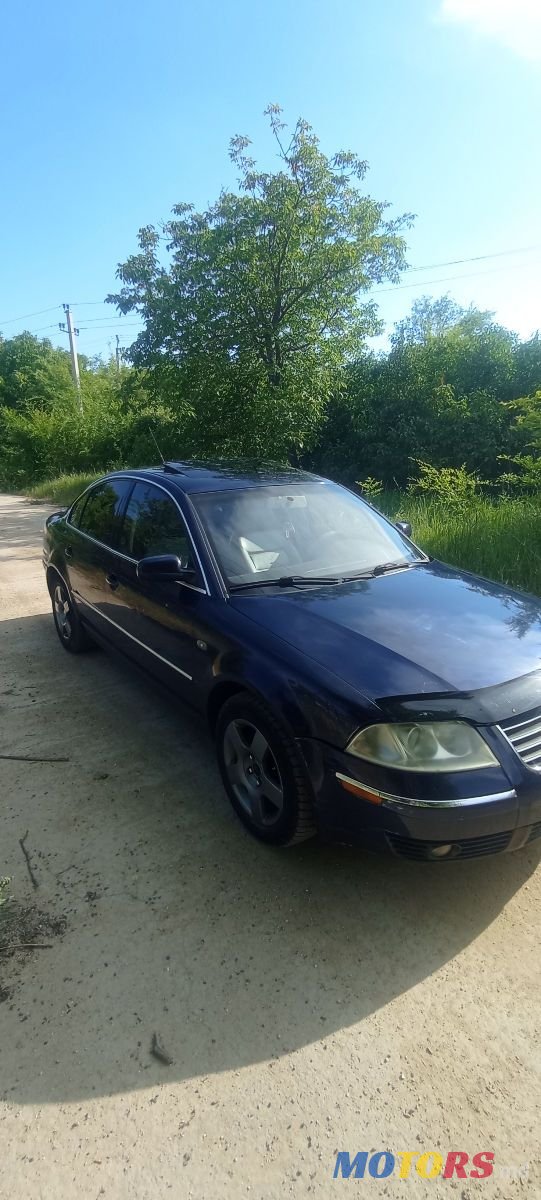 2001' Volkswagen Passat photo #2