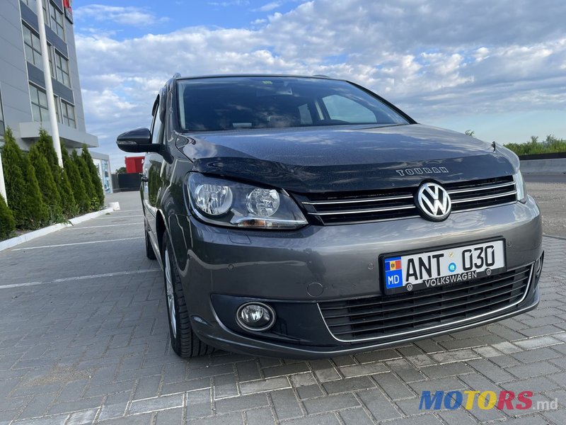 2012' Volkswagen Touran photo #2