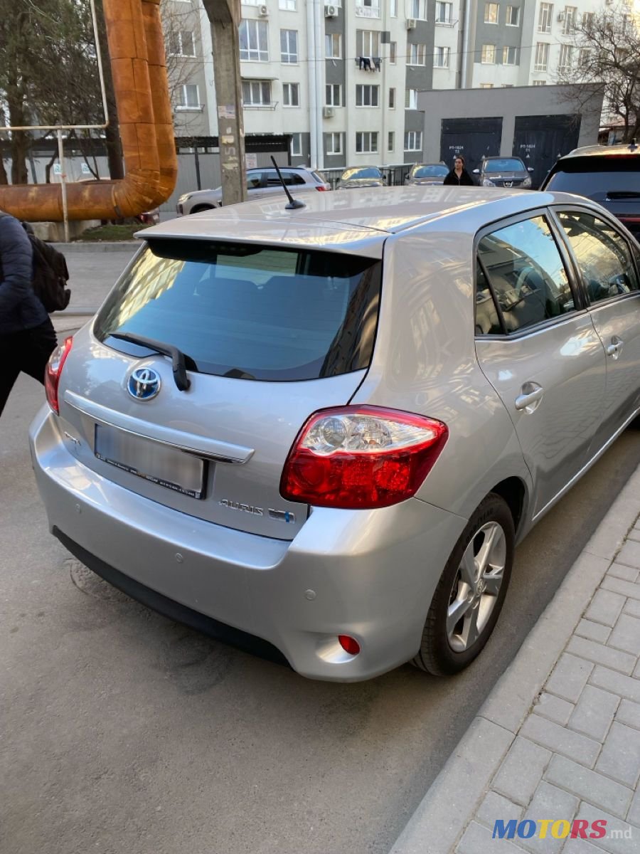 2010' Toyota Auris photo #2