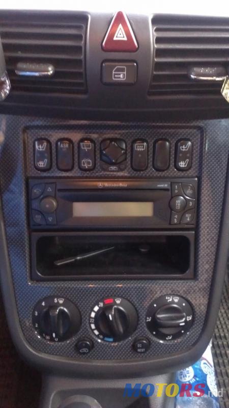 2004' Mercedes-Benz Vaneo photo #3