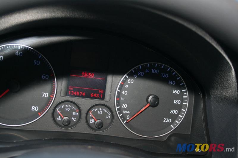 2004' Volkswagen Golf photo #3