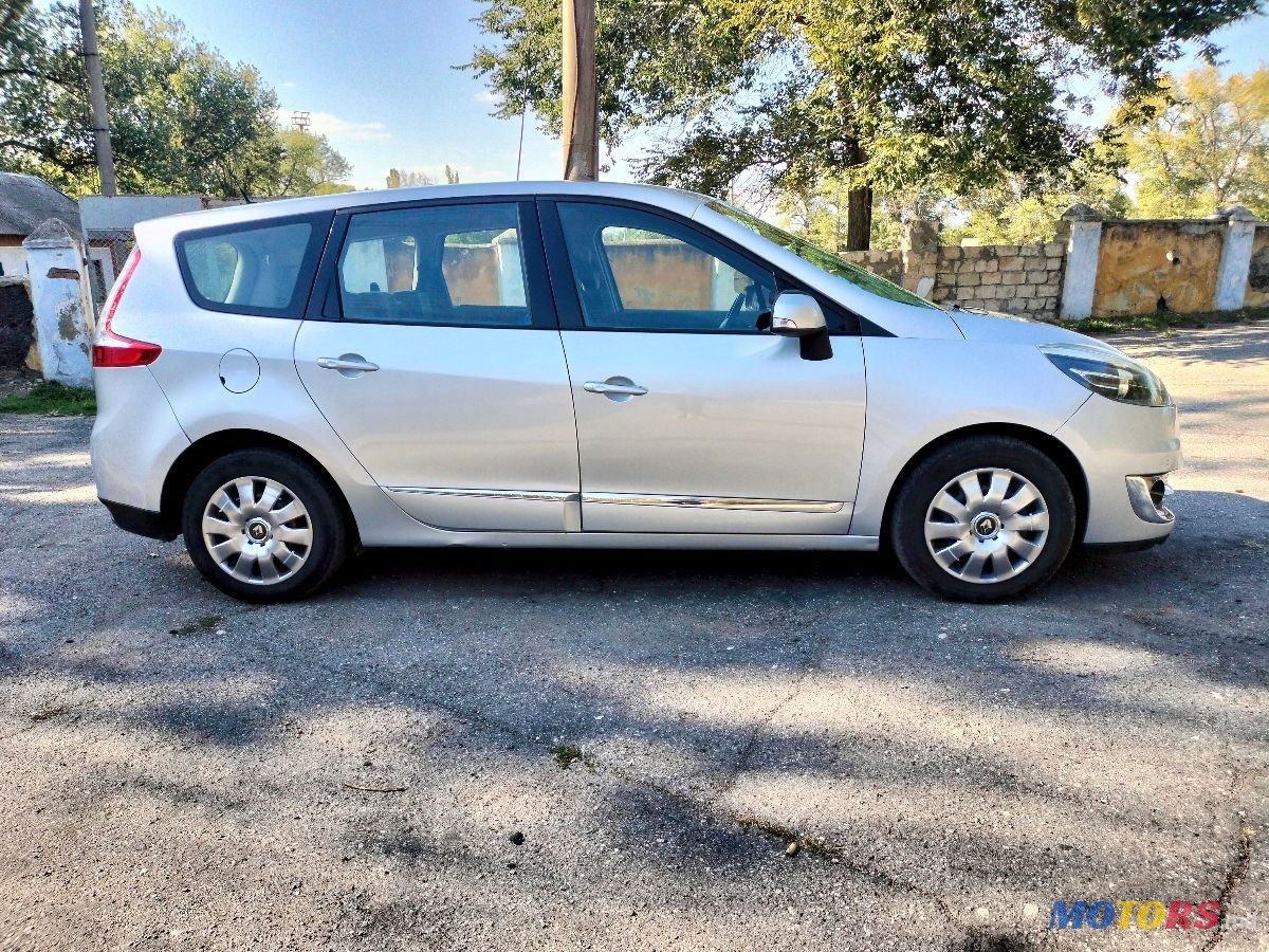 2013' Renault Grand Scenic photo #4