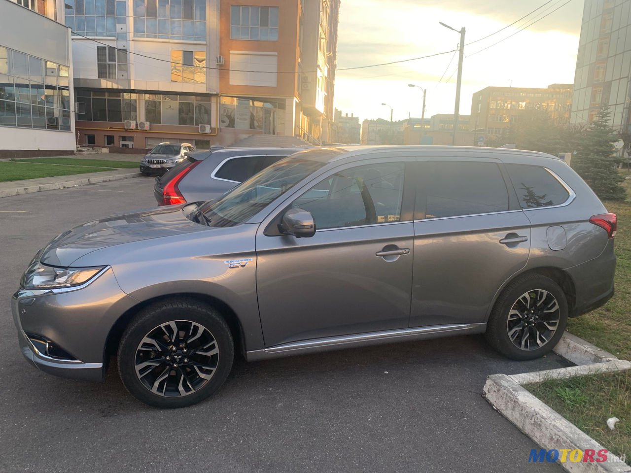 2018' Mitsubishi Outlander photo #3