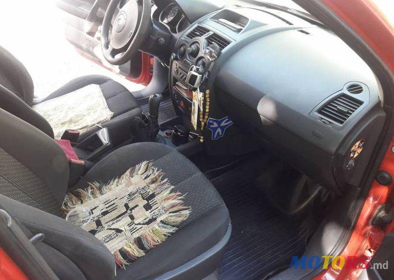 2005' Renault Megane photo #1