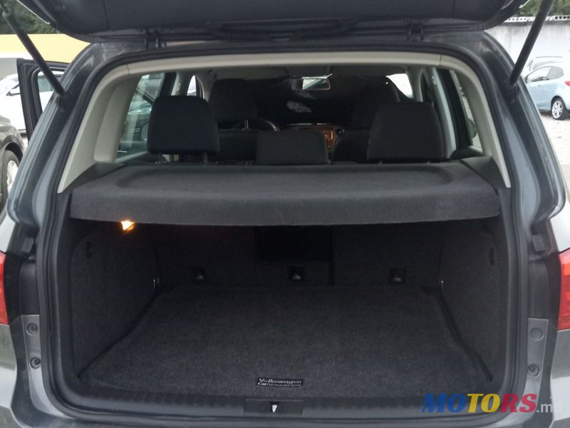 2017' Volkswagen Tiguan photo #5