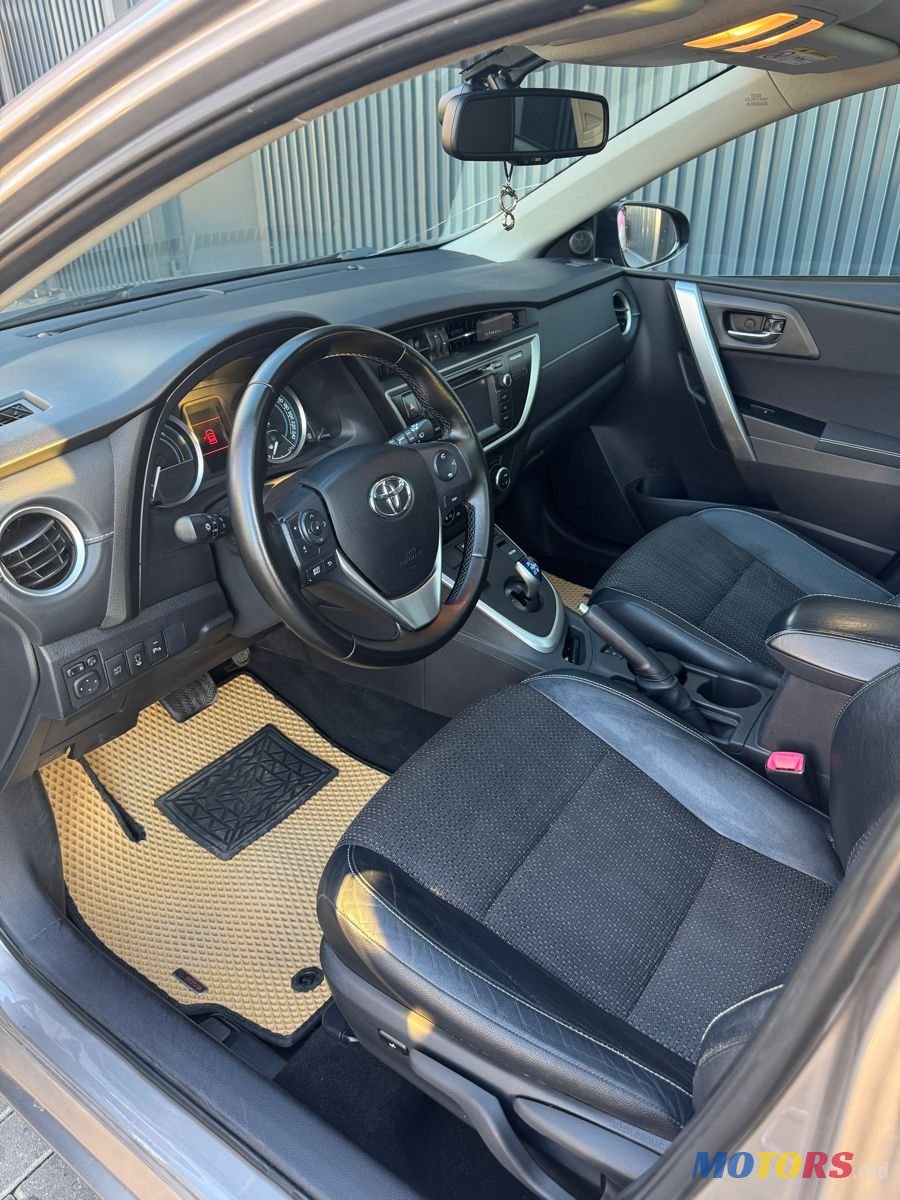 2013' Toyota Auris photo #5