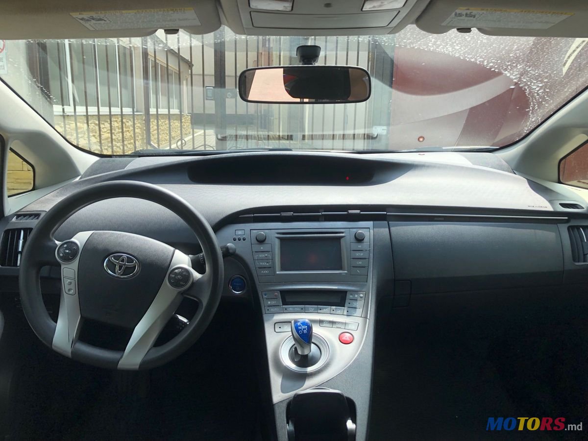 2012' Toyota Prius photo #5