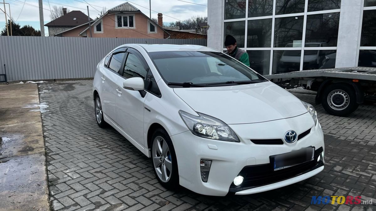 2012' Toyota Prius photo #3