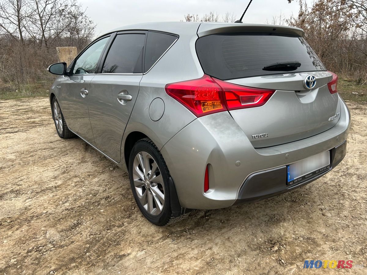 2013' Toyota Auris photo #3