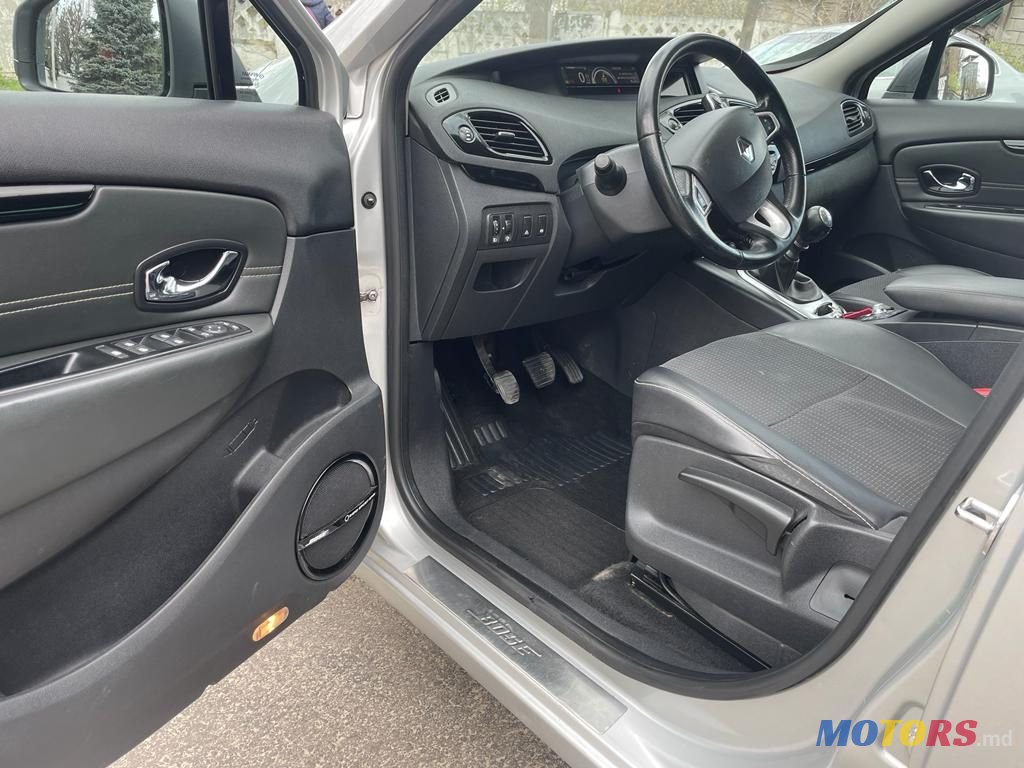 2012' Renault Scenic photo #6