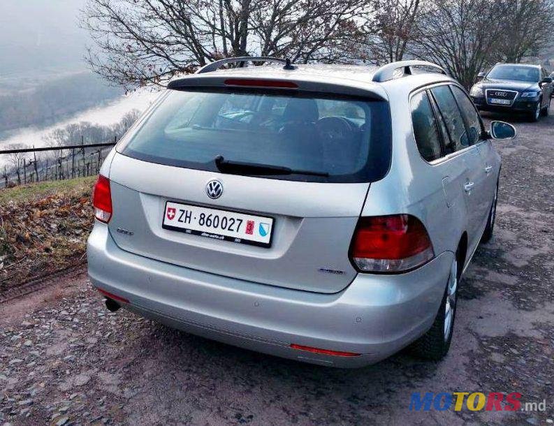 2010' Volkswagen Golf photo #2