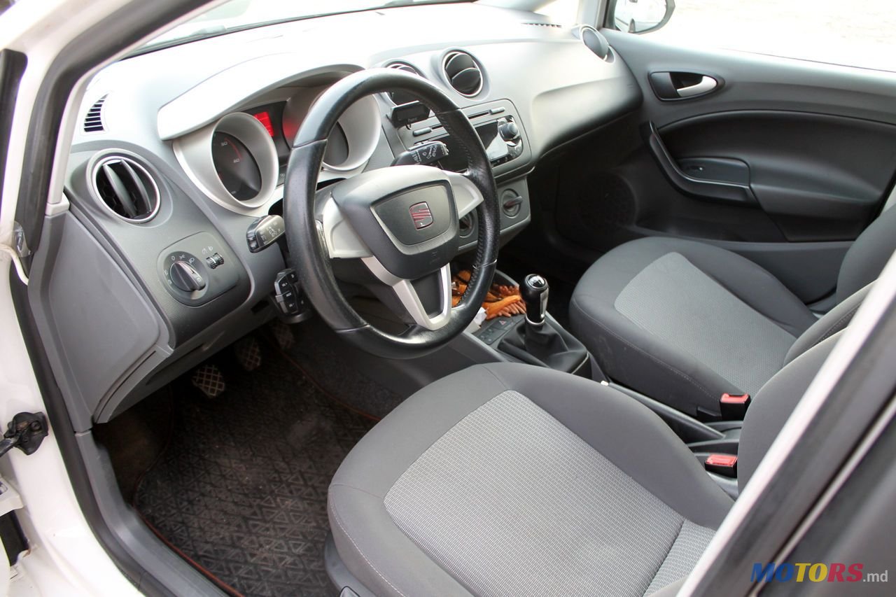 2011' SEAT Ibiza photo #5