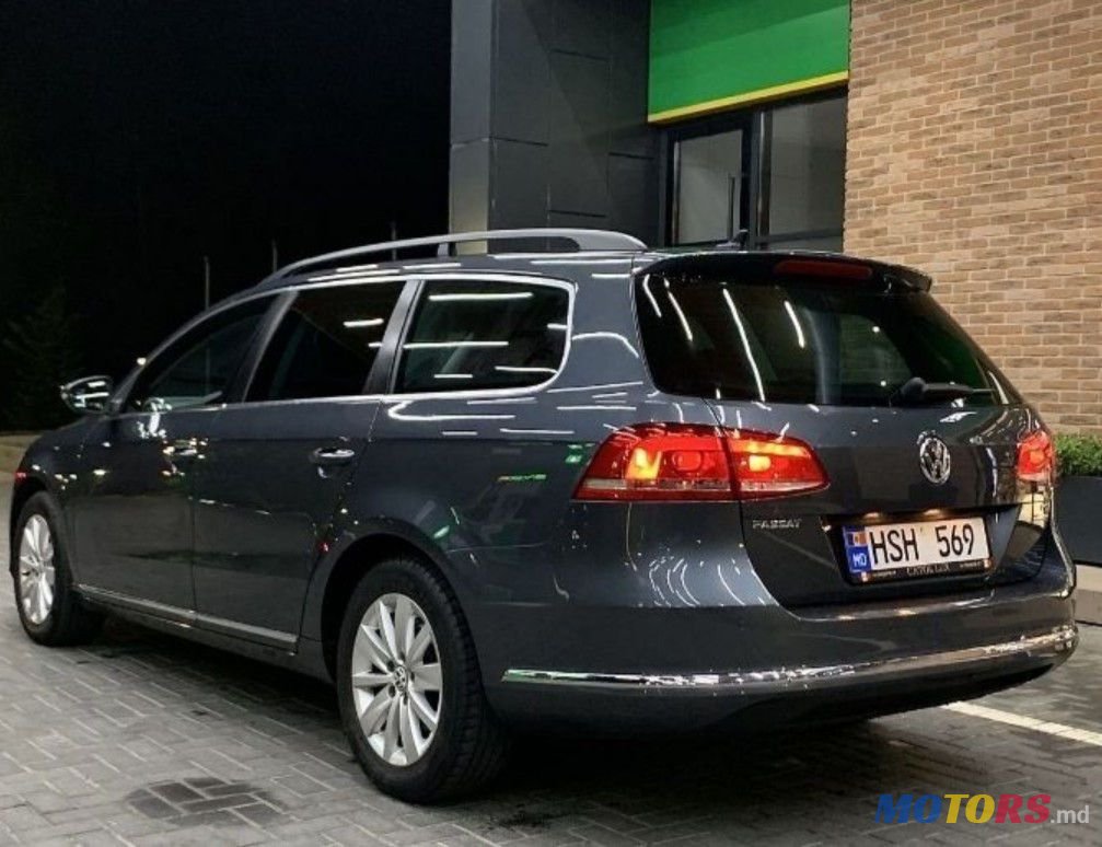 2011' Volkswagen Passat photo #3