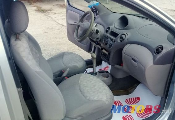 2002' Toyota Yaris photo #3