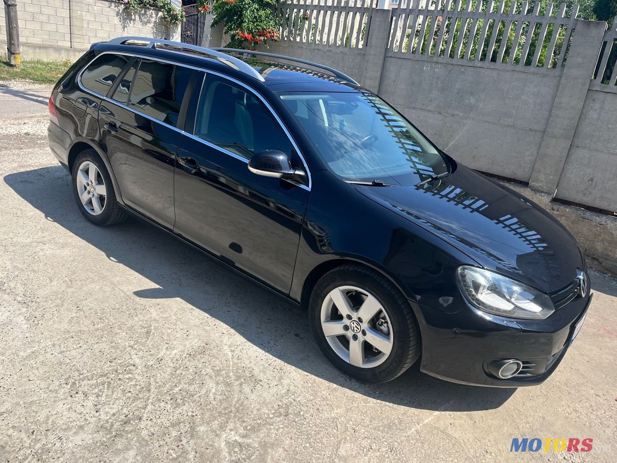 2011' Volkswagen Golf photo #2