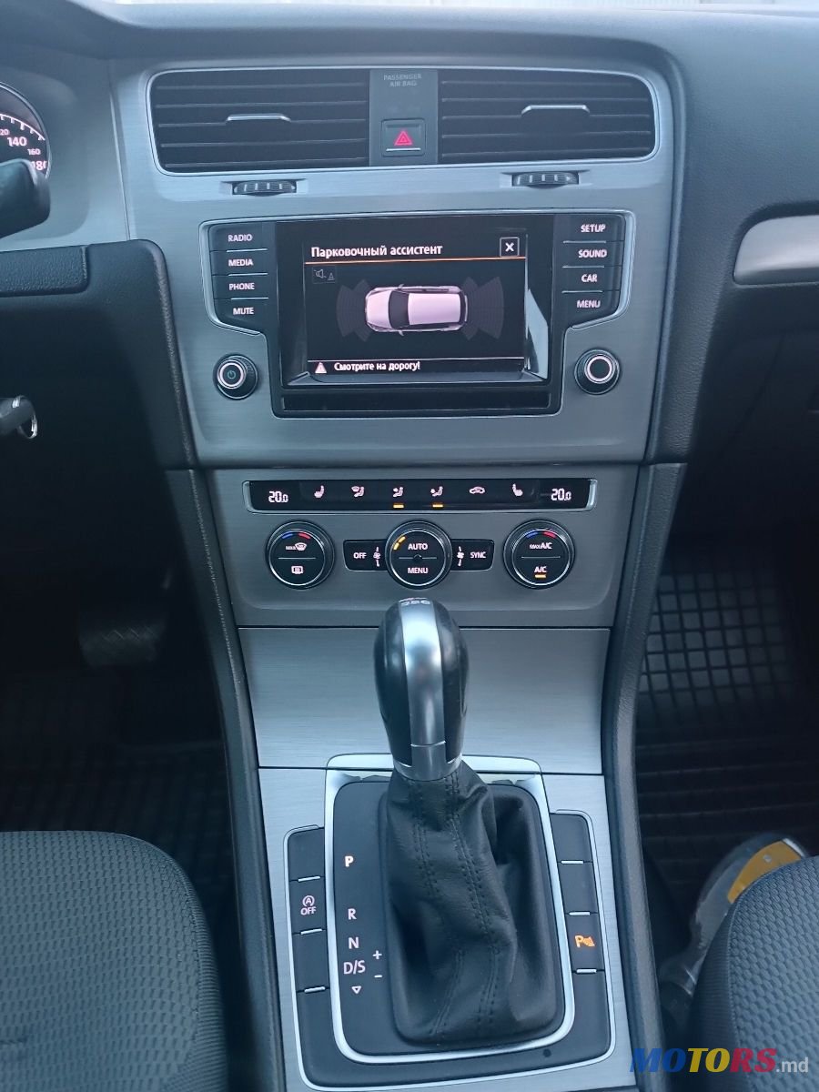 2015' Volkswagen Golf photo #6