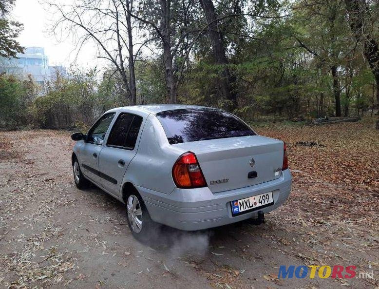 2002' Renault Clio photo #2