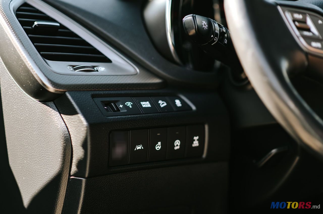 2017' Hyundai Santa Fe photo #5