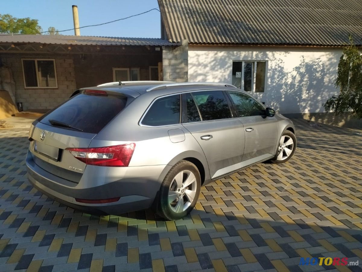 2016' Skoda Superb photo #5