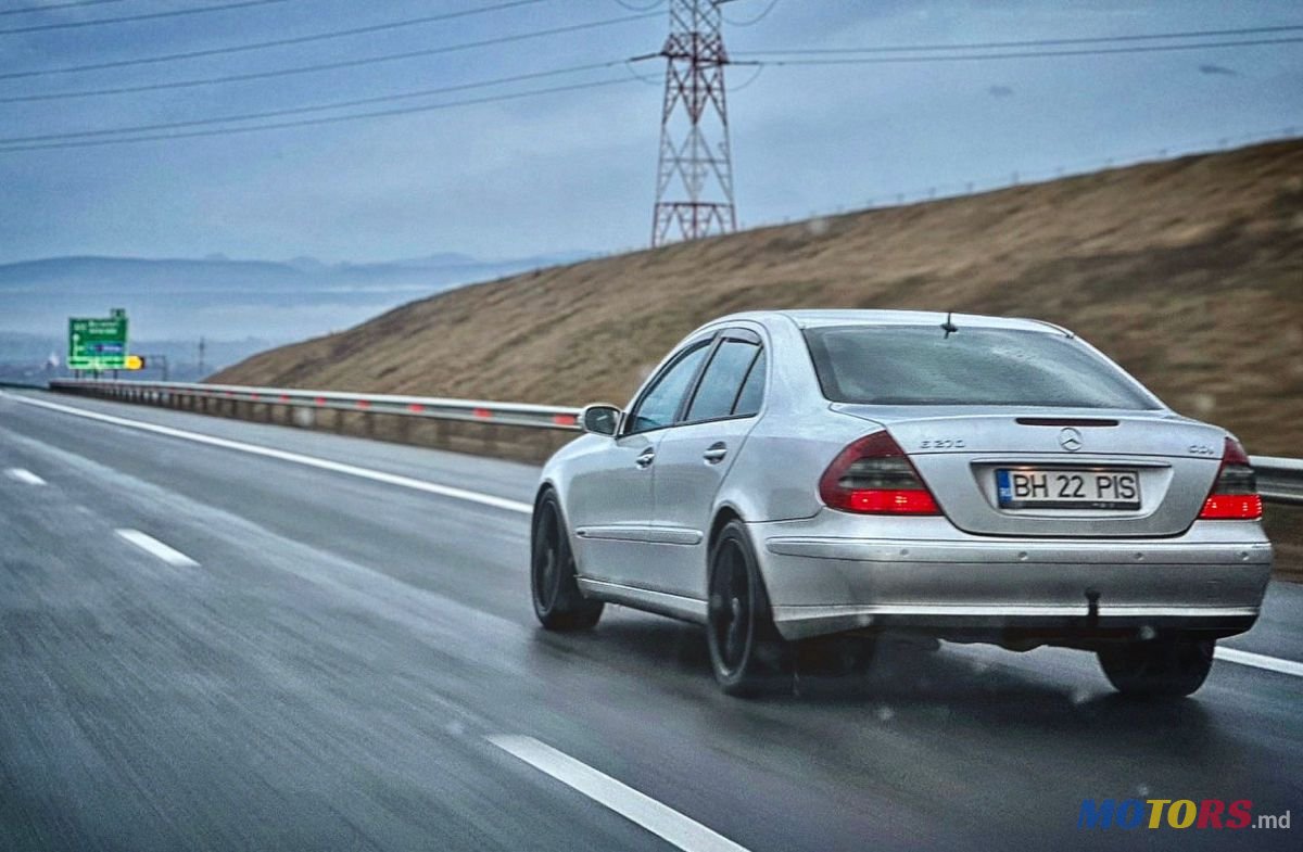 2005' Mercedes-Benz E Класс photo #2