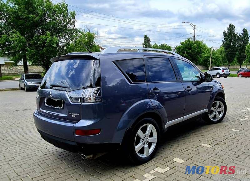 2007' Mitsubishi Outlander photo #3