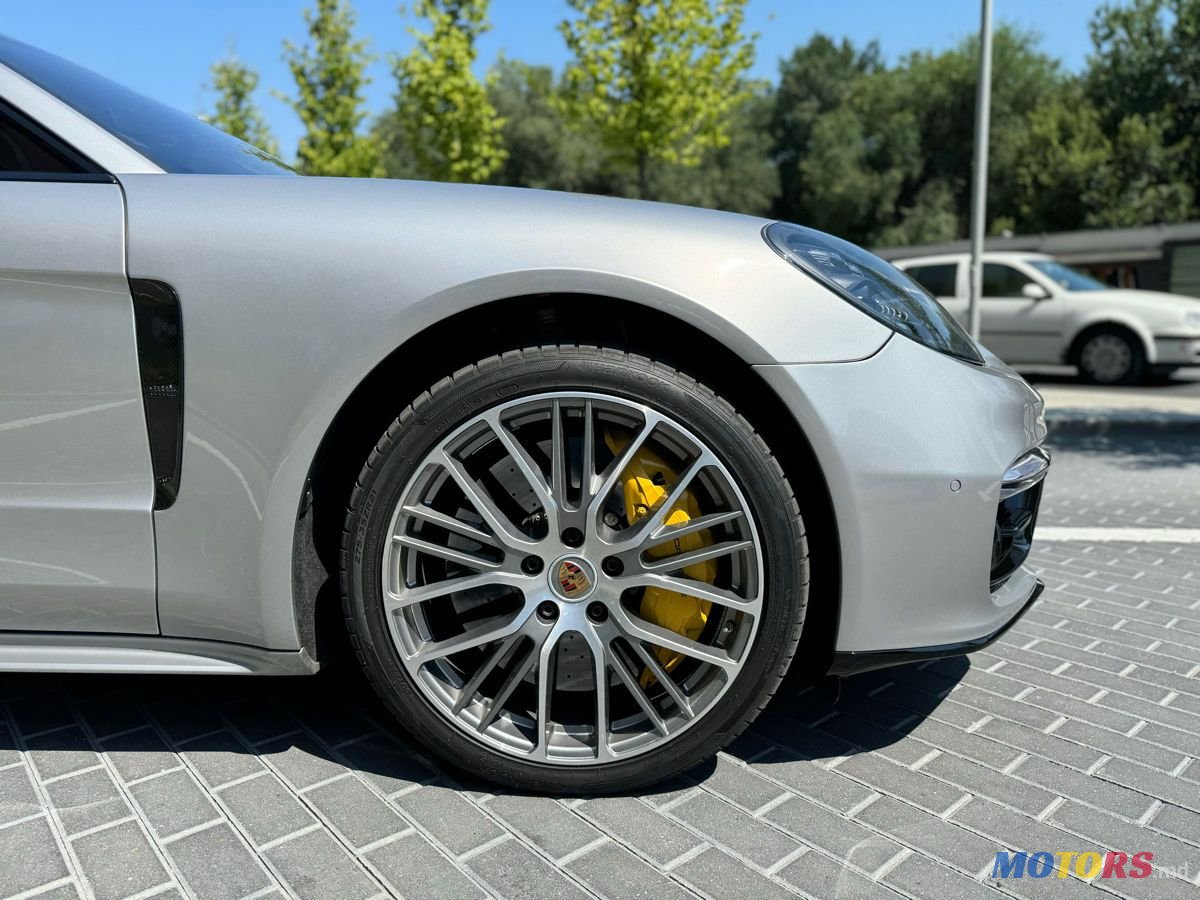 2018' Porsche Panamera photo #5