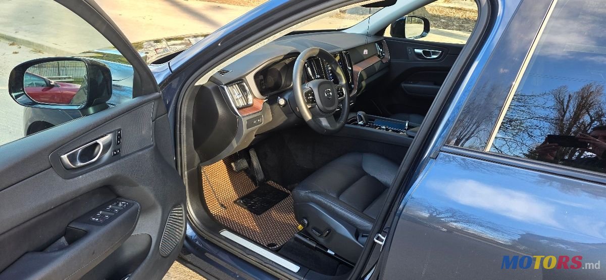 2023' Volvo XC60 photo #2