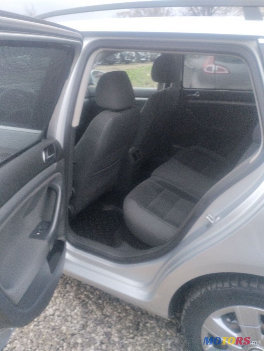 2008' Volkswagen Golf photo #5