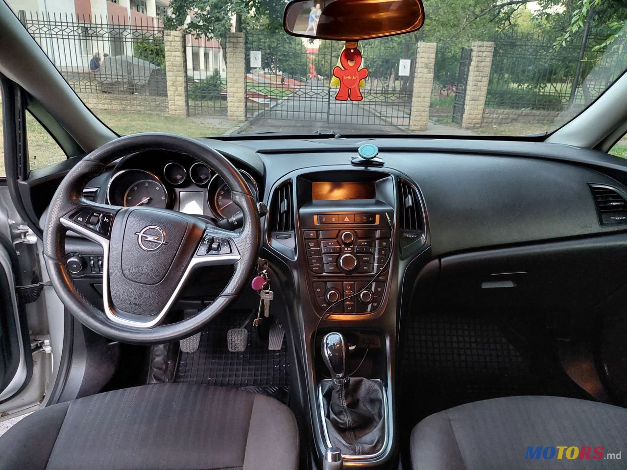 2011' Opel Astra photo #6