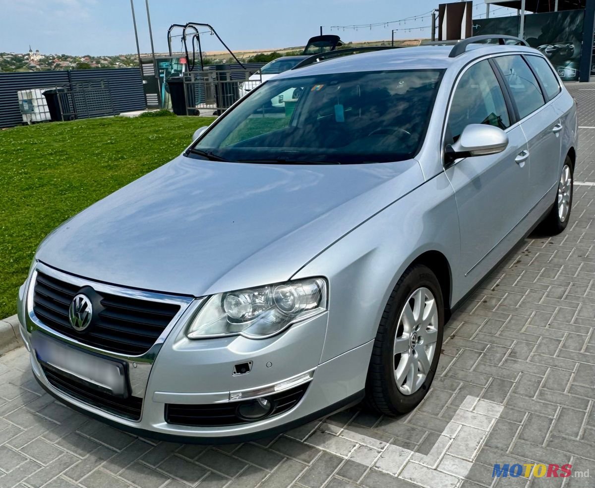 2010' Volkswagen Passat photo #2