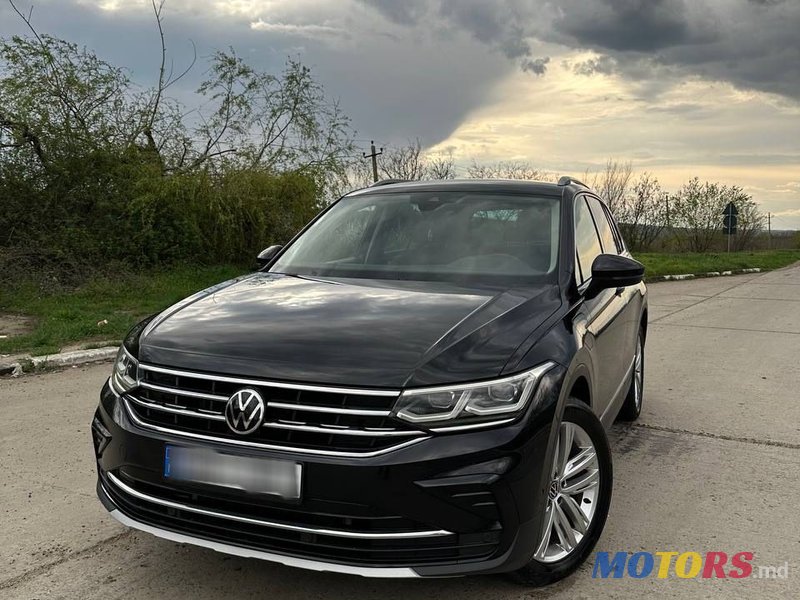 2021' Volkswagen Tiguan photo #2