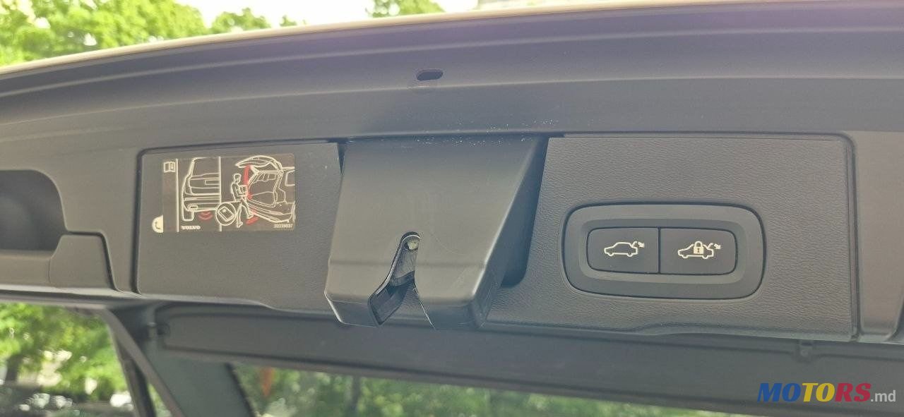 2021' Volvo XC60 photo #3