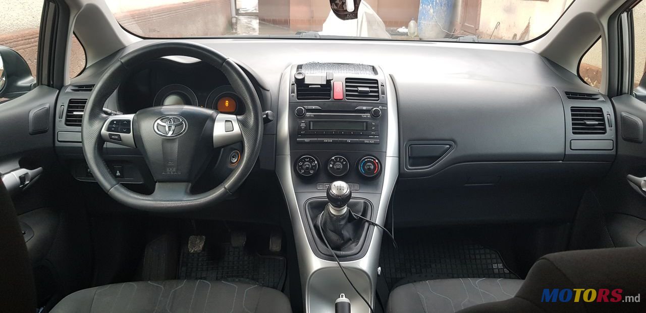 2010' Toyota Auris photo #5