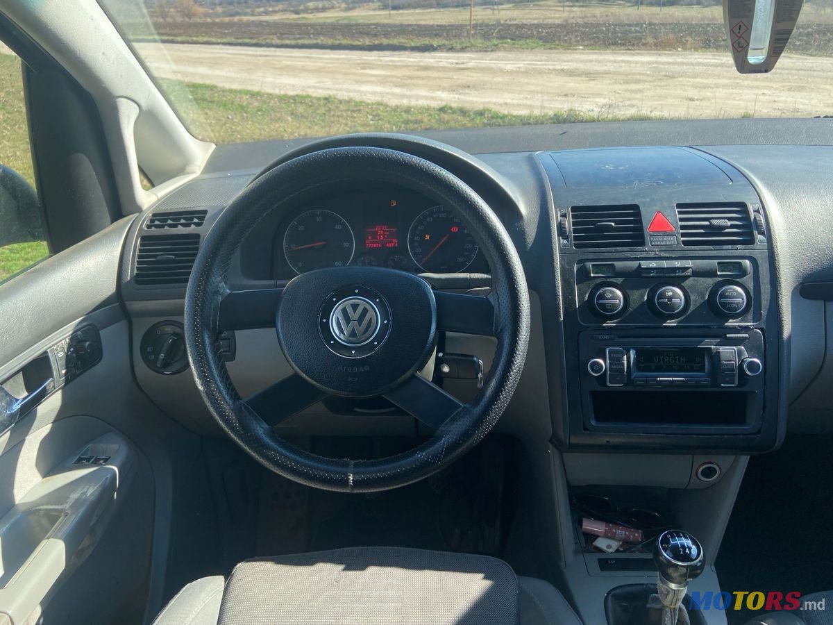 2005' Volkswagen Touran photo #6