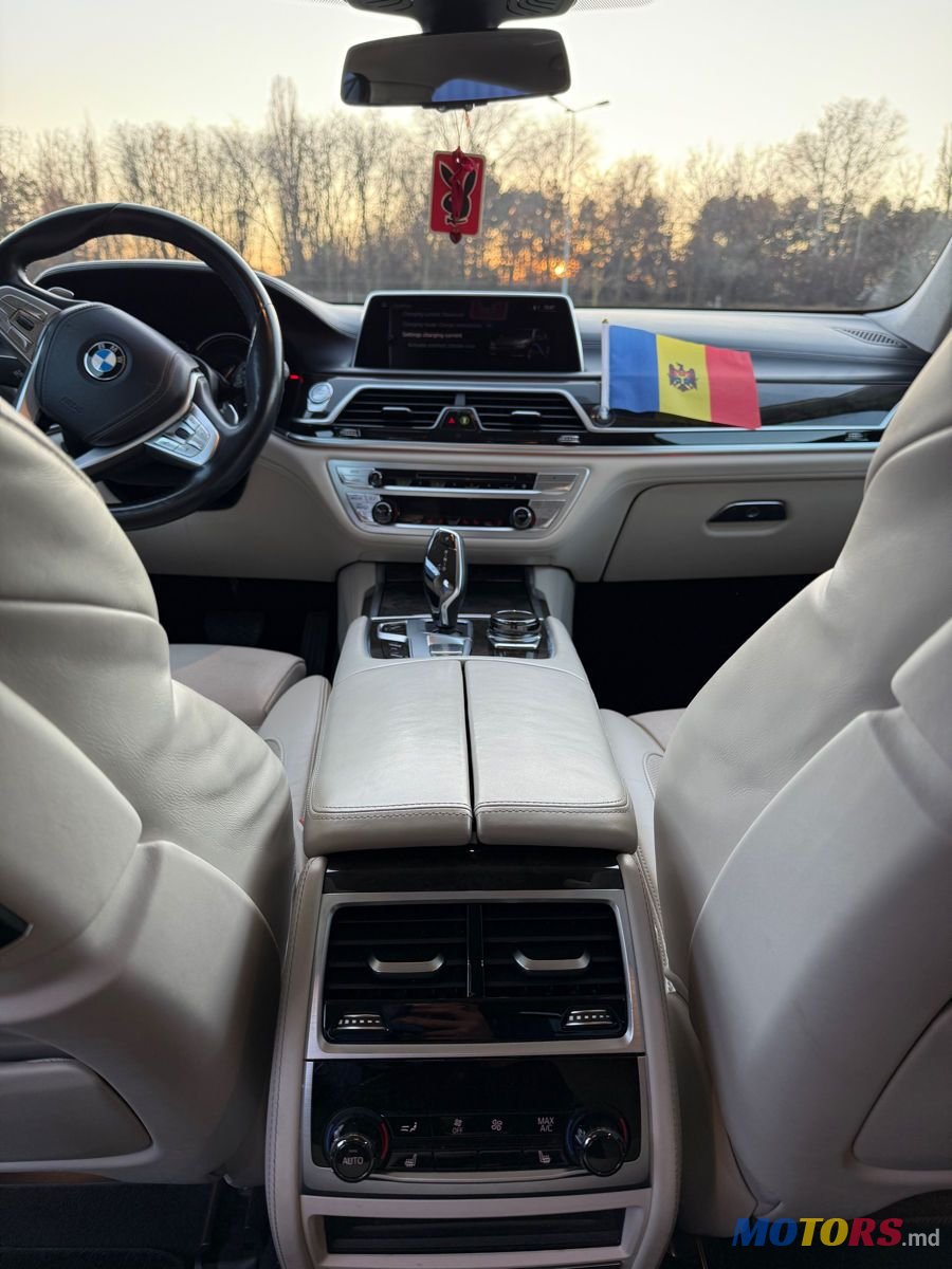 2016' BMW 7 Series photo #3