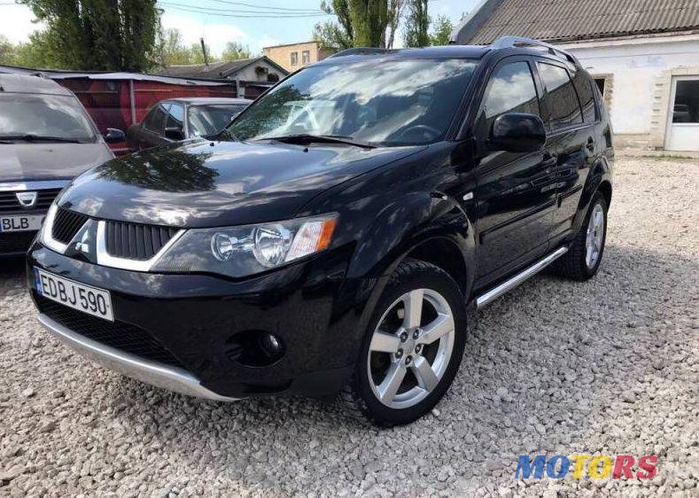 2007' Mitsubishi Outlander photo #1