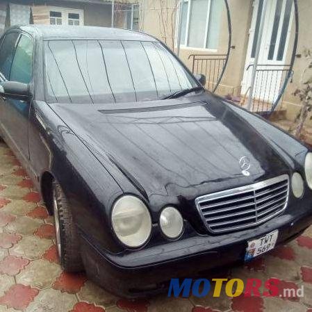 2001' Mercedes-Benz E photo #2