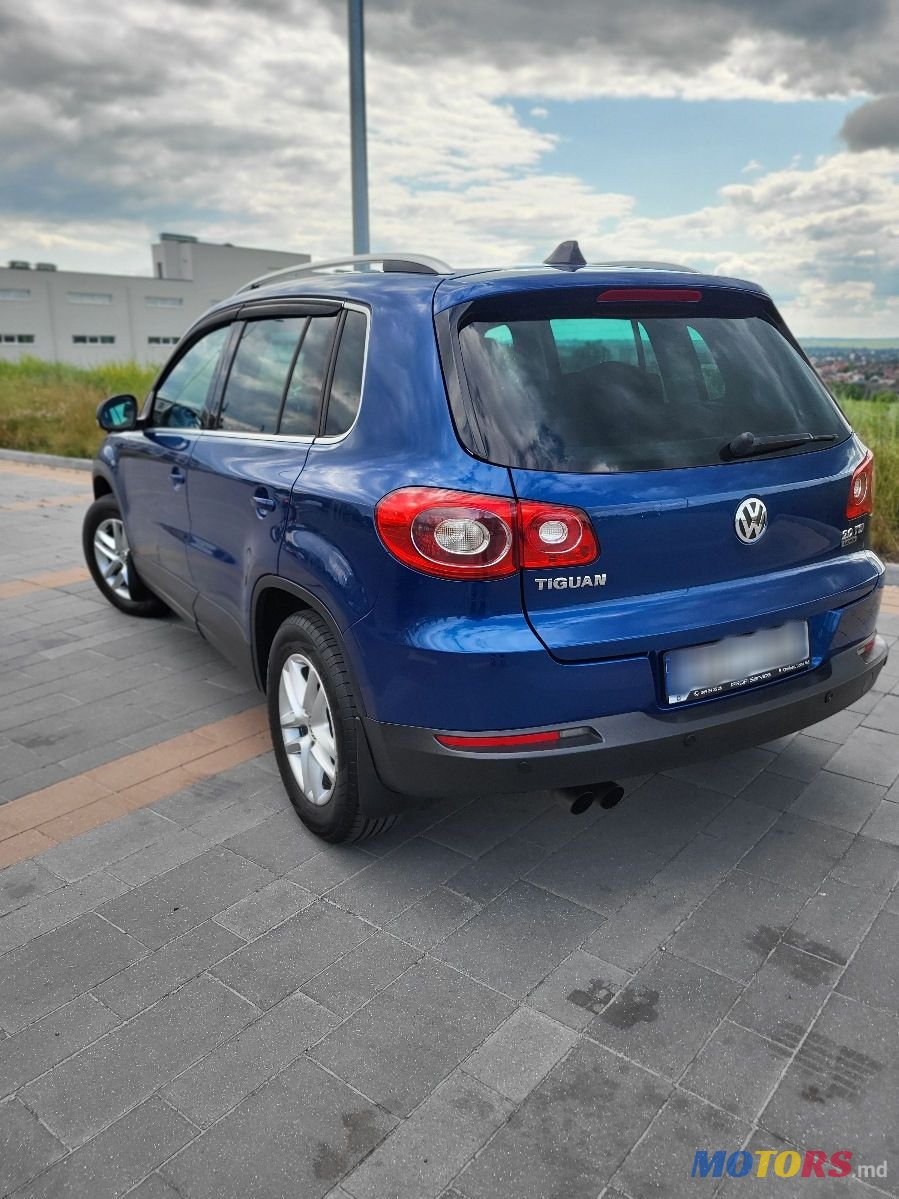 2010' Volkswagen Tiguan photo #1