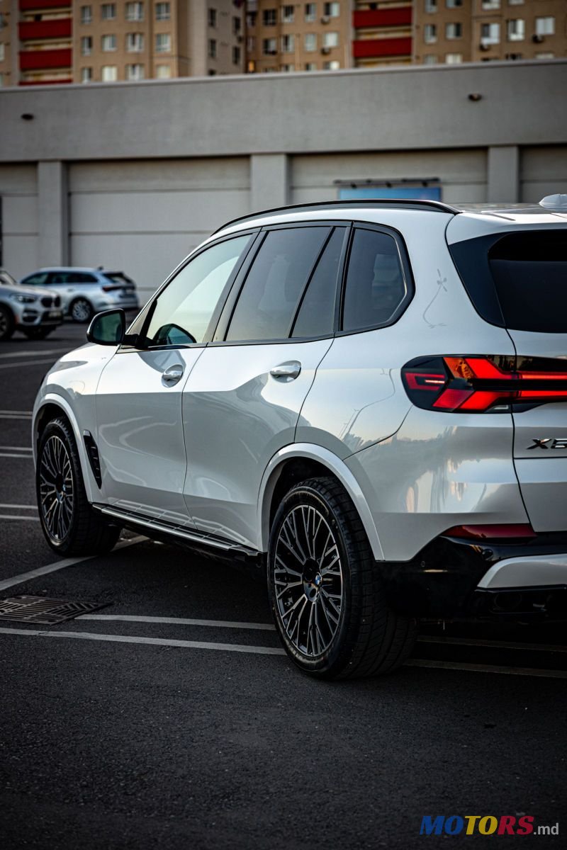 2023' BMW X5 photo #6