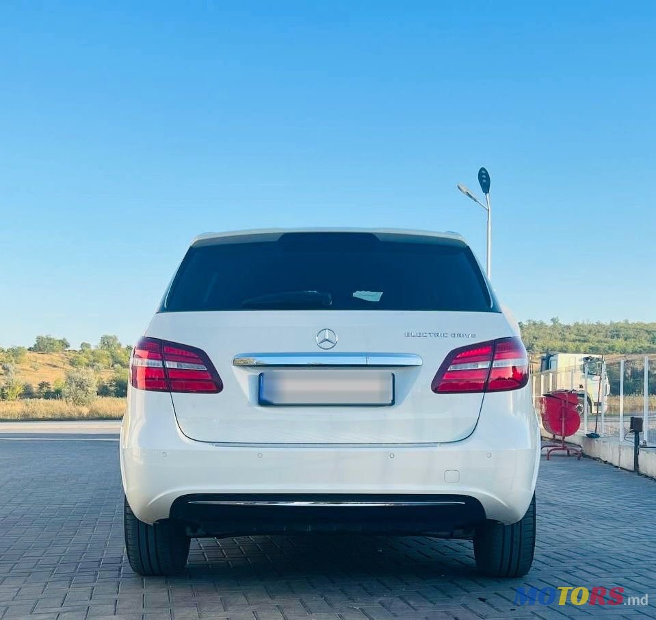 2015' Mercedes-Benz B-Class photo #3