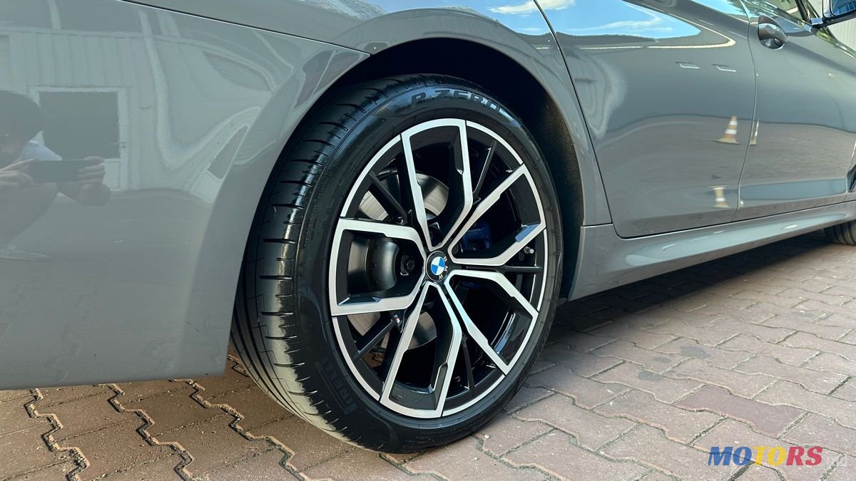 2021' BMW 5 Series photo #6