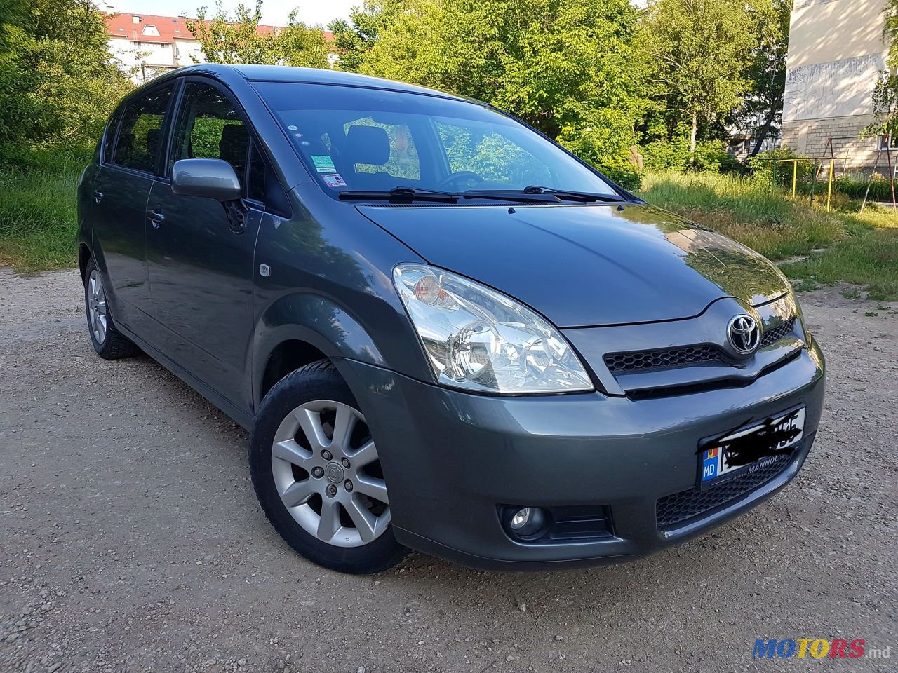 2005' Toyota Corolla Verso photo #1