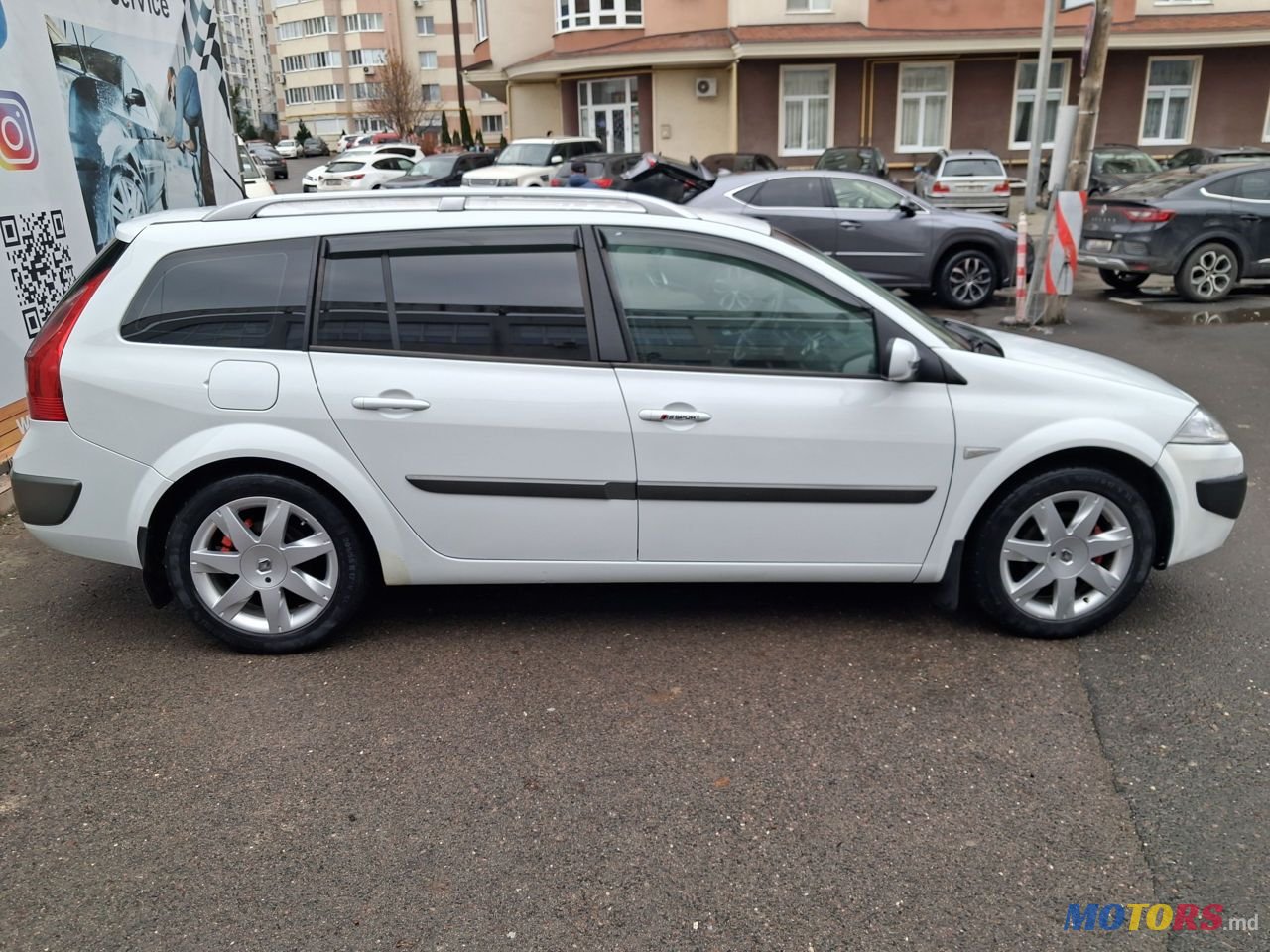 2009' Renault Megane photo #2