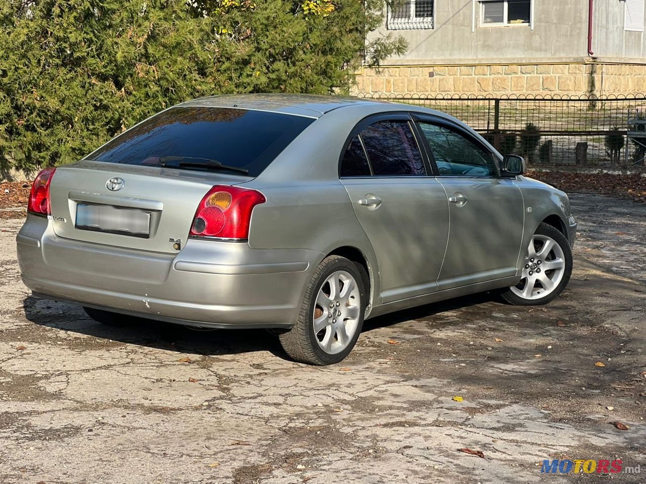 2004' Toyota Avensis photo #5